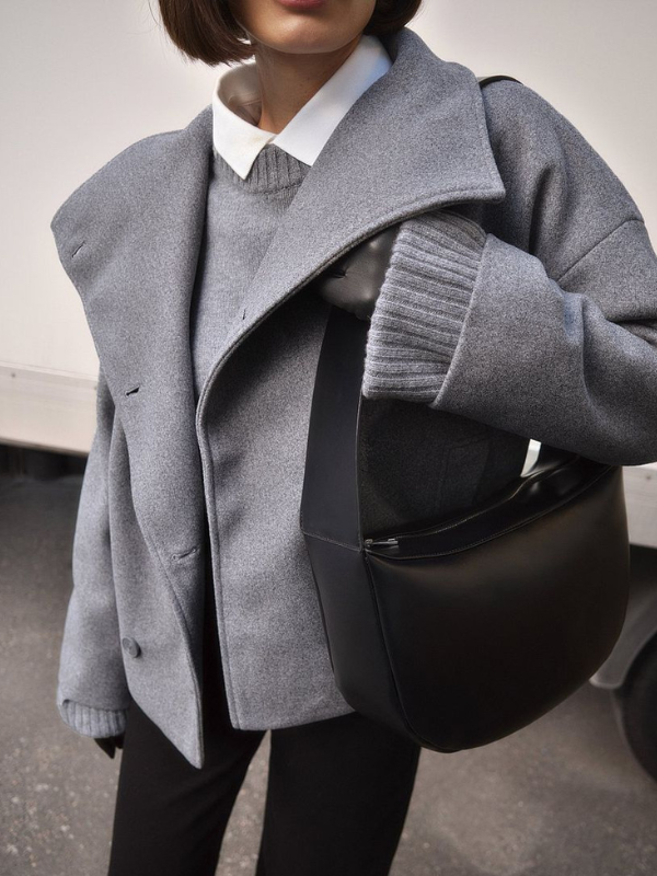 Elegante damesjas met dubbele sluiting en sjaalkraag – perfect voor herfst en winter